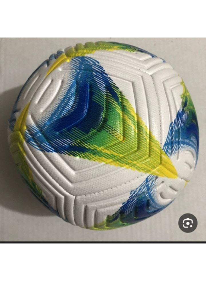 كرة قدم احترافية بتصميم ضربات فرشاة ملونة وسطح محكم الملمس، مقاس 5 - مثالية للتدريب والمباريات واللعب الترفيهي - تتميز بمتانة ومرونة عاليتين - مناسبة للاعبين الشباب والكبار